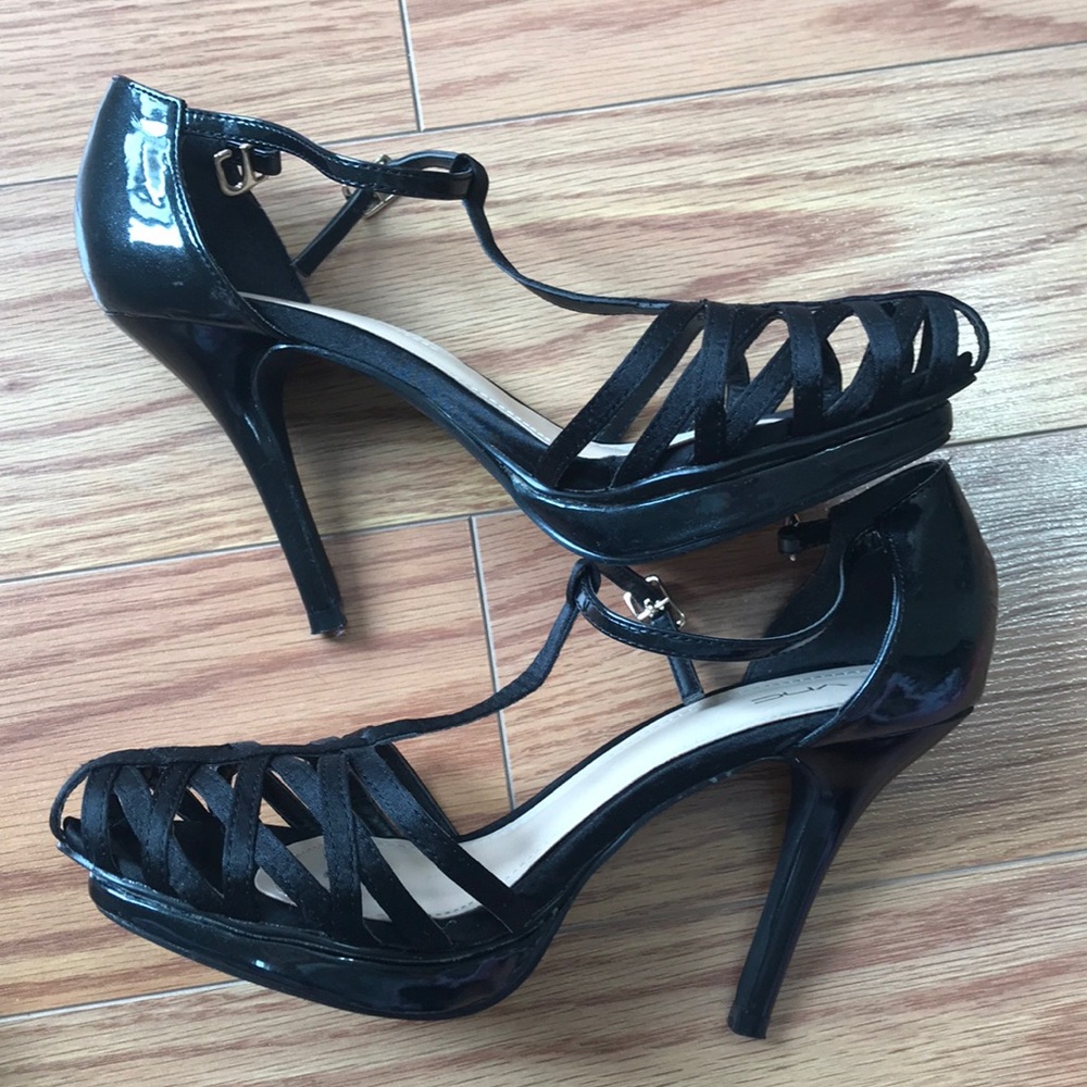 Black heels - very elegant!!!